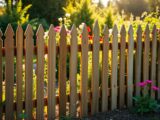 Staketenzaun bauen – So gelingt der Holzzaun im Garten