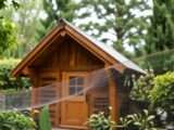Wie du dein Holz-Gartenhaus effektiv vor Spinnen schützt
