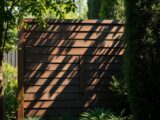 Sichtschutz aus Brettern selber bauen – DIY Anleitung